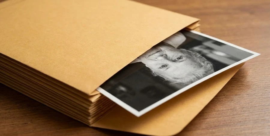 hranenie-fotografiy-umershih-v-konverte